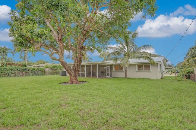 Building Photo - 732 Pelican Way