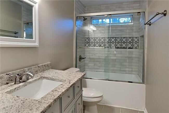 Building Photo - 220 Sabrina Ct