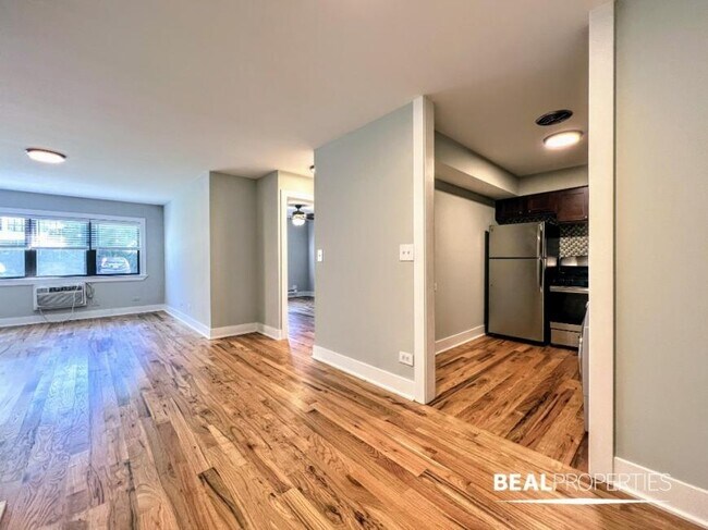 Building Photo - 1 bedroom in HIGHLAND PARK IL 60035