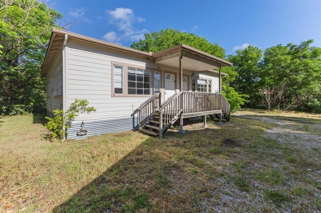 Building Photo - 108 Austin St