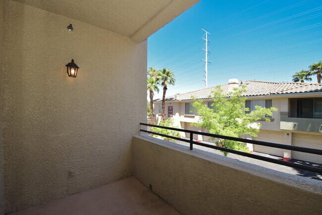 Building Photo - SPECIOUS 2 BED 2 BATH CONDO WITH ATTACHED CAR GRAGAE AT VISTANA