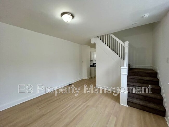 Building Photo - 2960 N Park Ave