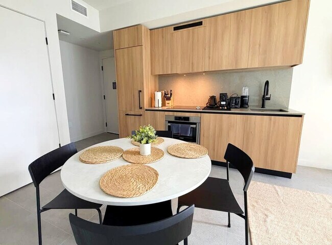 Building Photo - 121 NE 5th St