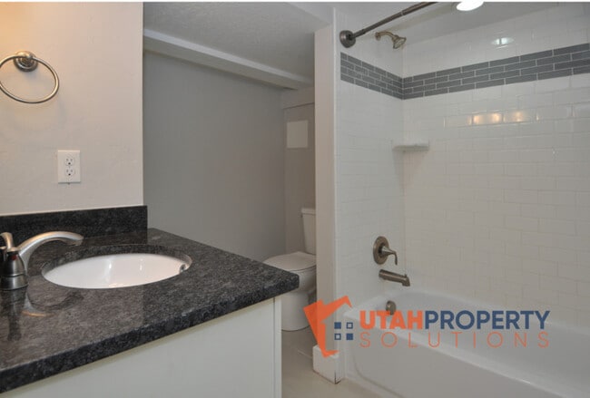 Building Photo - 330 E Sherman Ave