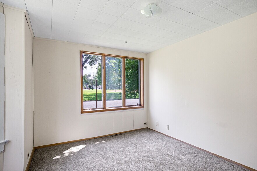 Building Photo - 1321 2nd St W