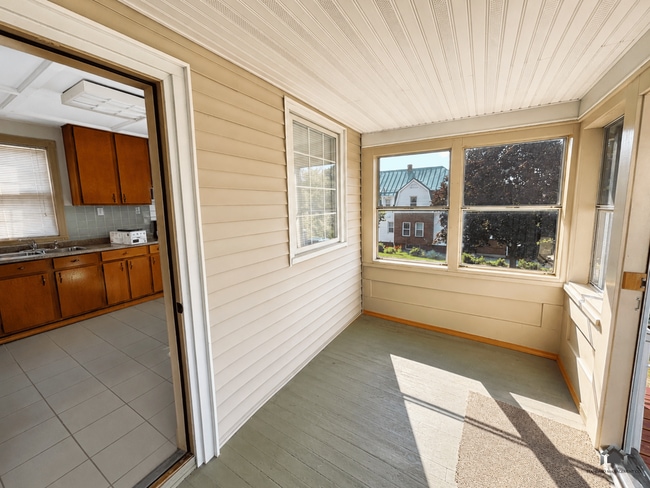 Building Photo - ? Your Next Home Awaits – 3 Bed, 1.5 Bath Single-Family Rental!