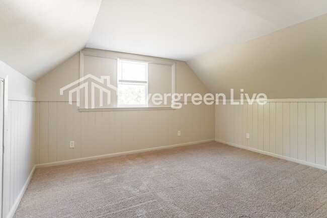 Building Photo - 4663 E Livingston Ave