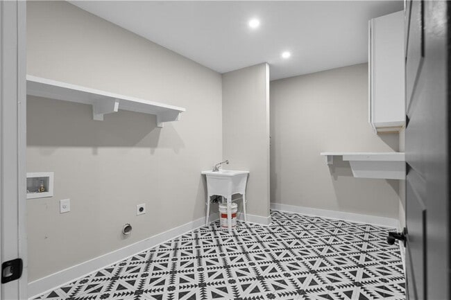 Building Photo - 1331 Diamond Ave SE