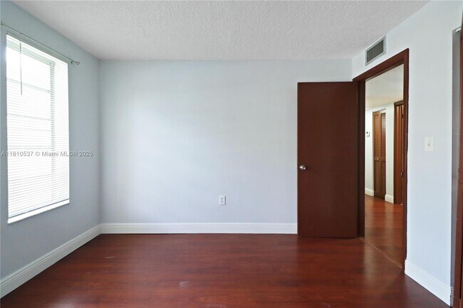 Building Photo - 13700 SW 62nd St