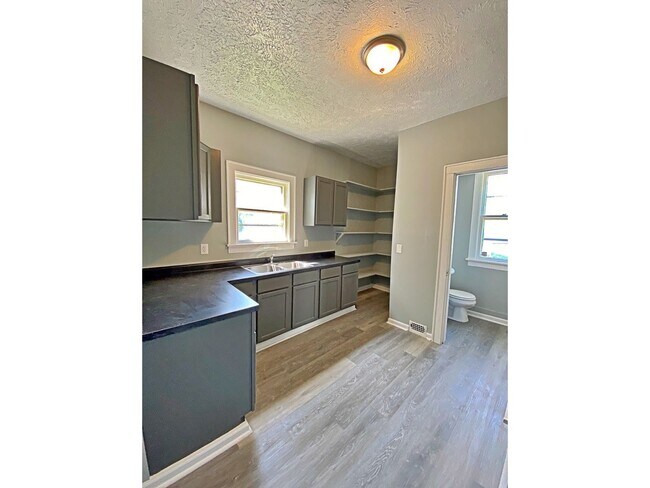 Building Photo - Little Bohemia 4 bedroom home