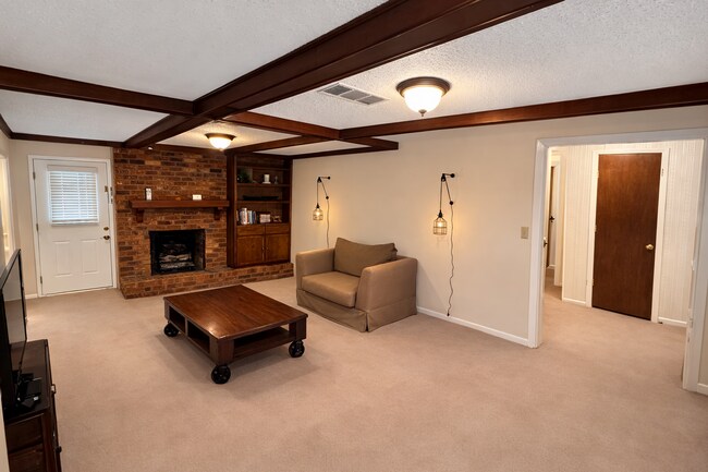 Building Photo - 5 BR 3 full BA House