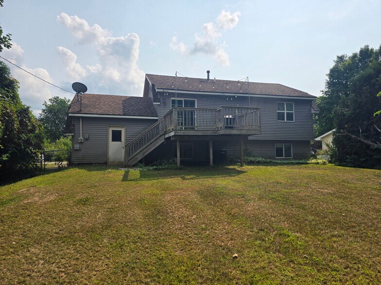 Building Photo - 4900 Thornapple Ln