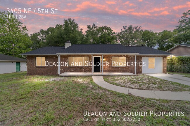 Building Photo - 3405 NE 45th St