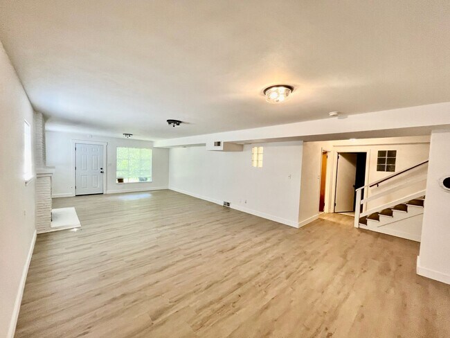 Building Photo - Newly Renovated Seattle 3bed 2bath Home