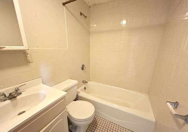 Building Photo - 96 E Cottage St