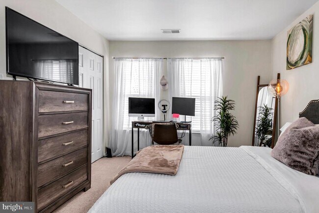 Building Photo - 1066 Gardenview Loop