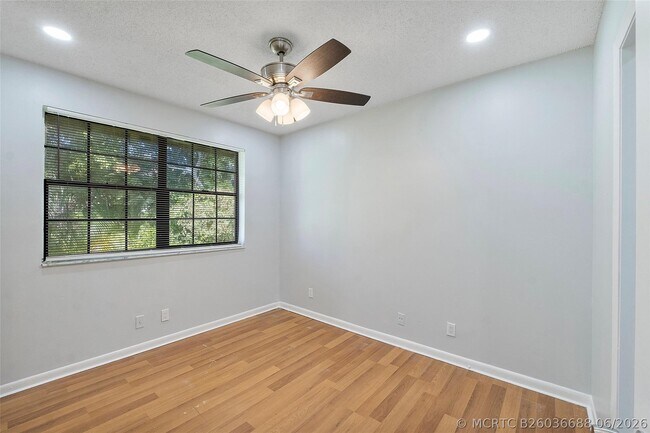 Building Photo - 2854 Coral Springs Dr