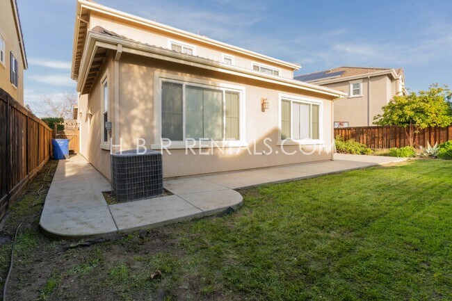 Building Photo - Spacious 4-Bed, 3-Bath Home with a Beautiful Garden in Mountain House! *FIRST FLOOR BEDROOM and F...