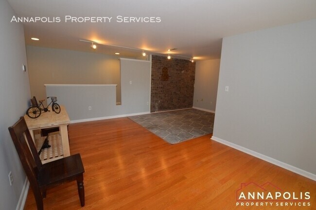 Building Photo - 13 silverwood circle #10