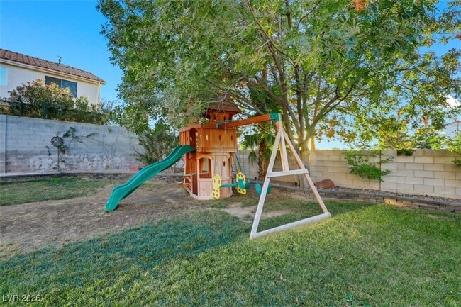 Building Photo - 9495 Vieno Canyon St