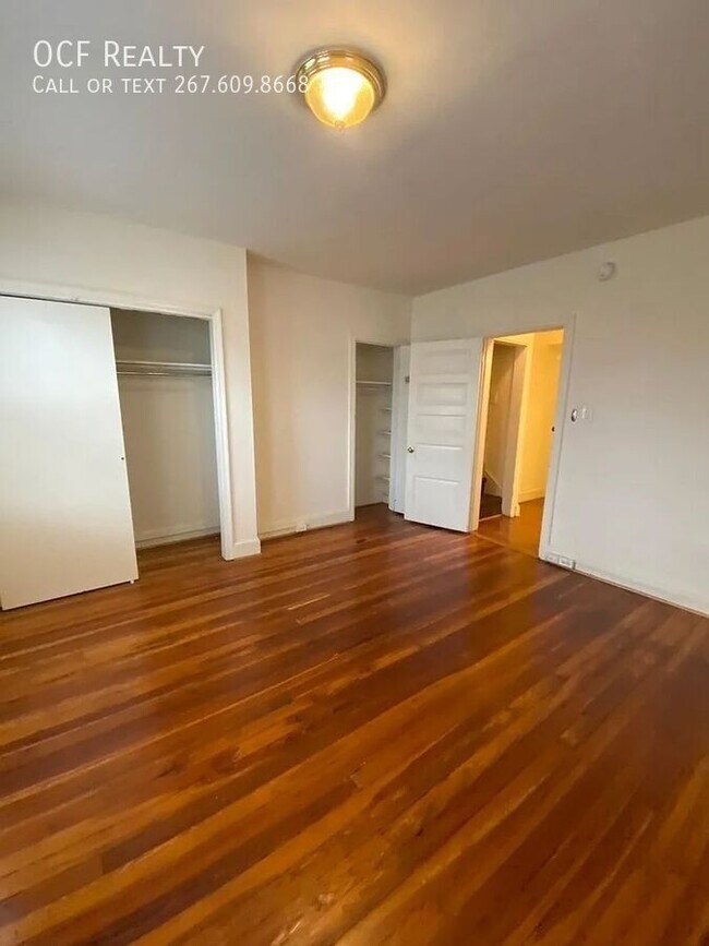 Building Photo - 316 S 43rd St