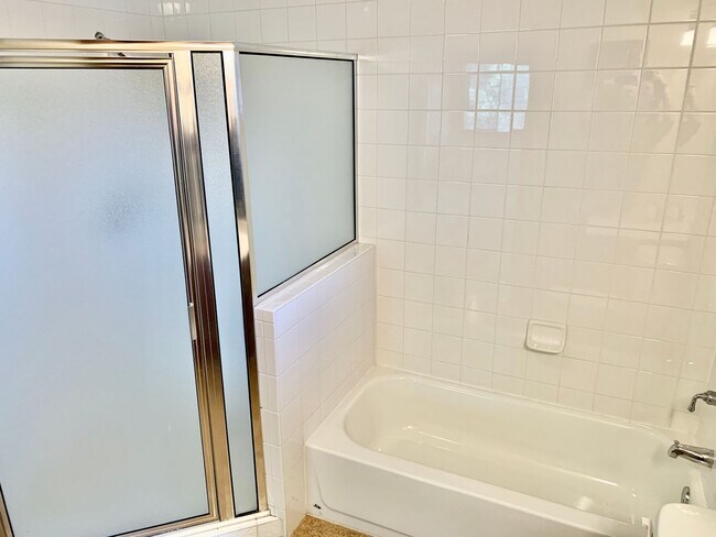 Building Photo - Beautiful 2 Bed/2.5 Bath Home in Round Roc...