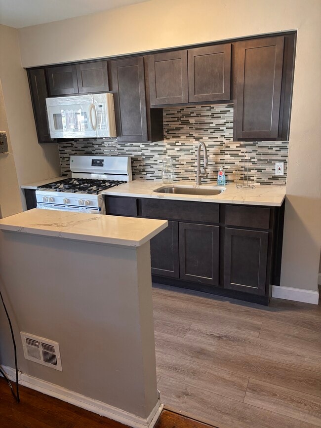 Building Photo - 2137 Braddish Ave