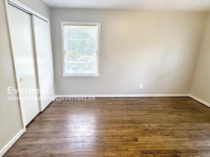 Building Photo - 2616 Wood Dr NE