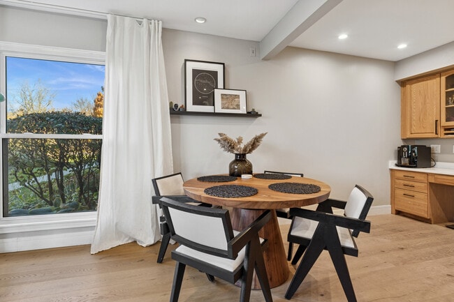 Building Photo - 837 Pahl Rd