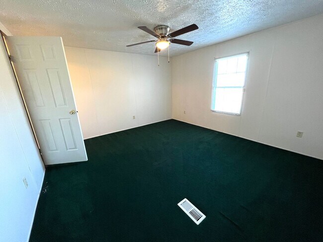 Building Photo - Location & Convenient! It Starts Here!