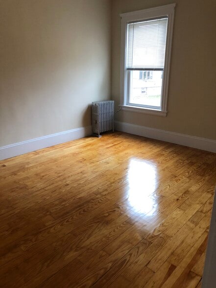 2nd bedroom. Closet wall not show - 597 S Main St