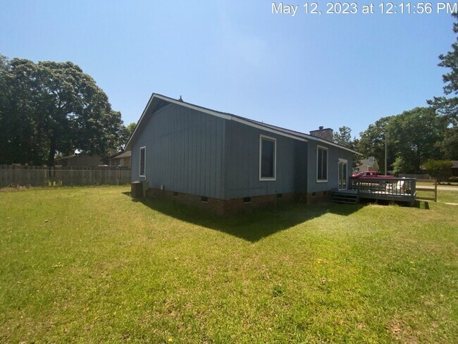 Building Photo - 6951 Calamar Dr