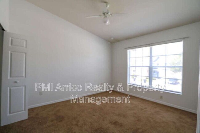 Building Photo - 6142 Olivedale Dr