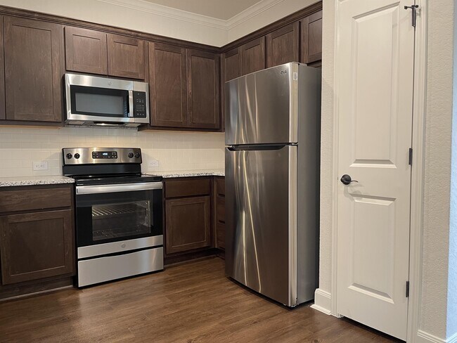 Building Photo - 2222 Sandlewood Cove