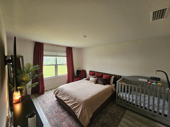 Building Photo - "Experience Comfort and Style in this 4-Bed Oasis with Granite Elegance"