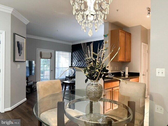 Building Photo - 4850 Eisenhower Ave