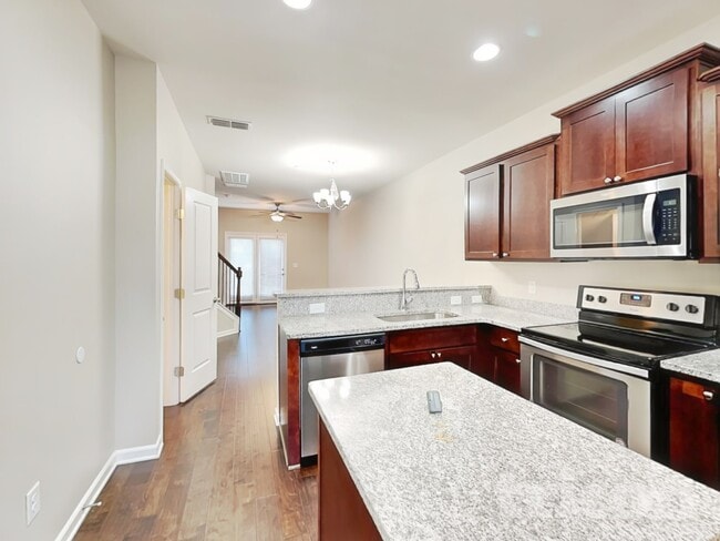 Building Photo - 105 Hickory Station Ln