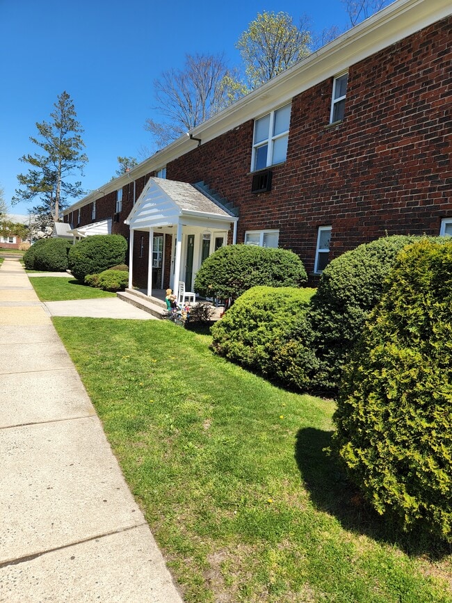 Building Photo - Virginia Court Apartments