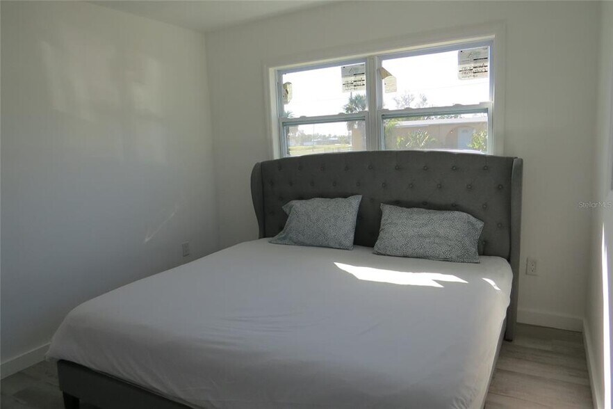 Master bedroom - 8010 Hyde Park Ave