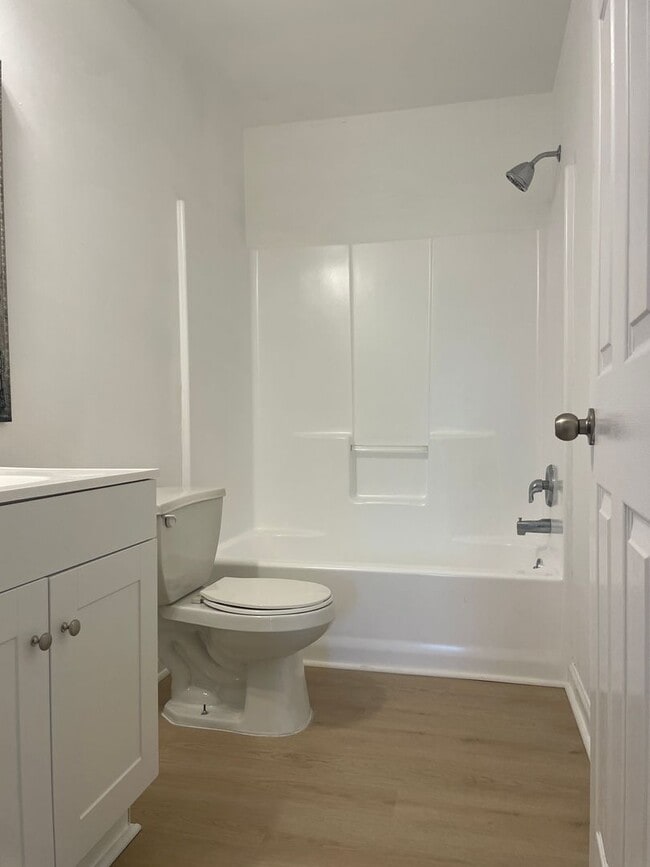Building Photo - Newly Remodeled 3BR/1.5BA Duplex in Huntersville