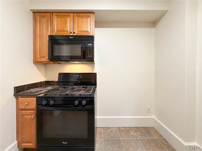 Building Photo - 507 Henry St