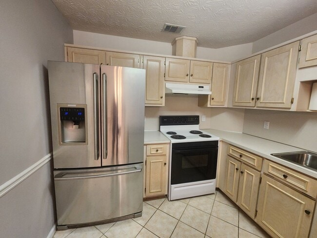 Building Photo - 6523 Fairfax Way