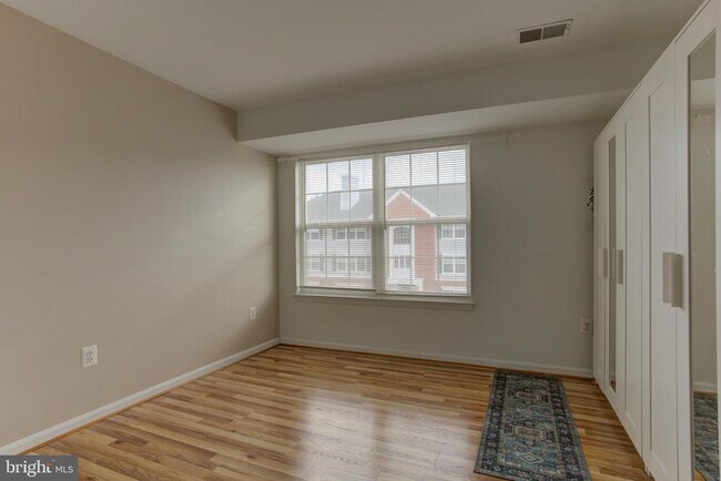 Building Photo - 645 Constellation Square SE