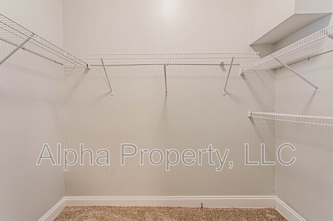 Building Photo - 7 Highlawn Ave