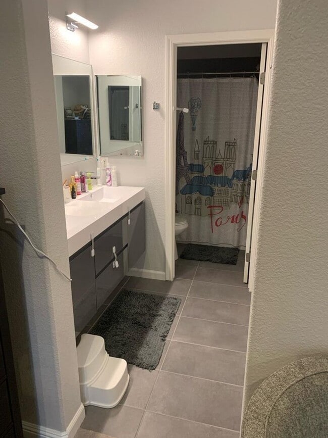 Building Photo - Modern Concord Townhouse 3/2.5 near BART &...