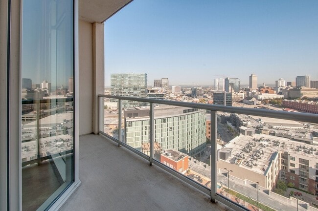 Building Photo - 600 12th Ave S