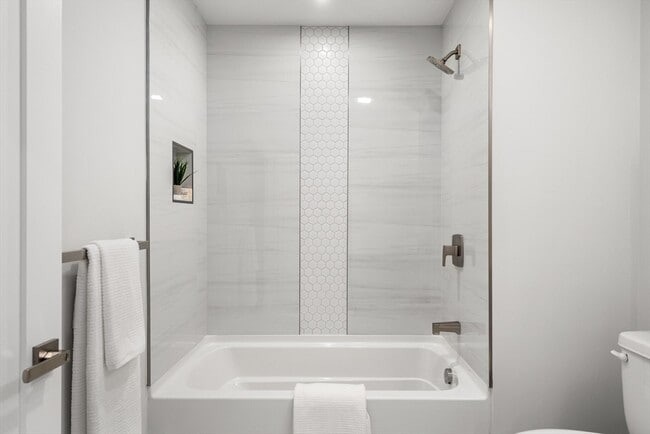 Building Photo - 523 2nd St