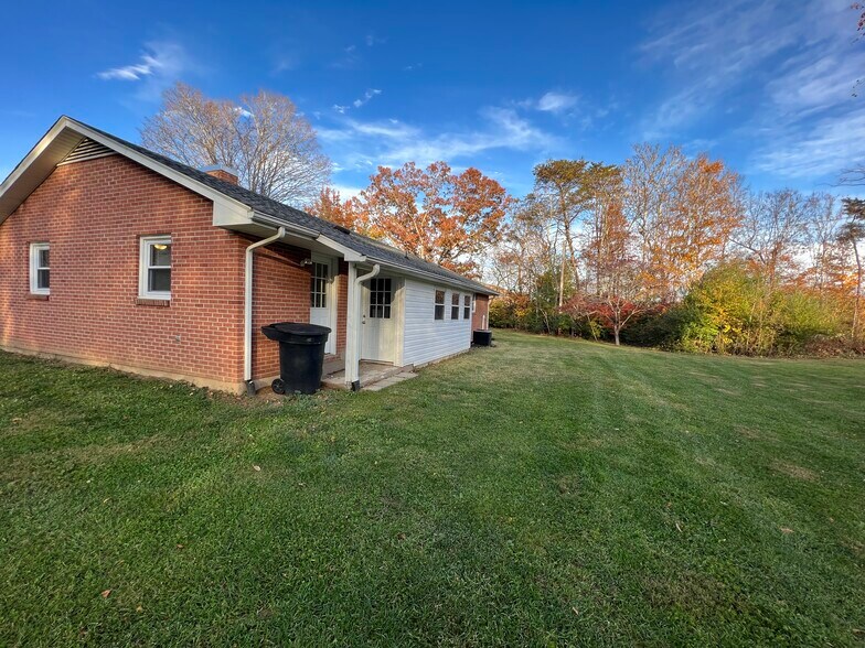 Building Photo - 4020 Bradshaw Rd