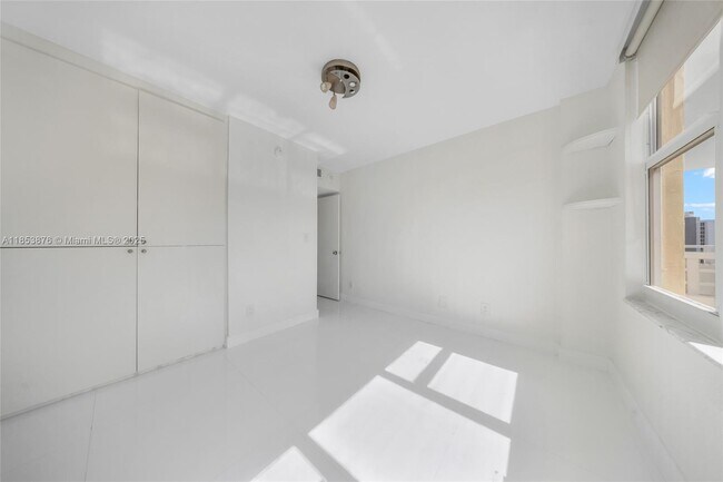 Building Photo - 5600 Collins Ave