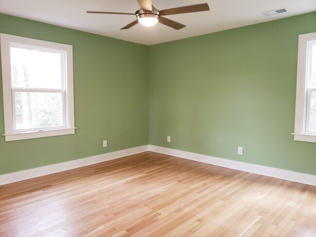 Building Photo - Great Location - Three Bedroom - Two and a half Bath Home